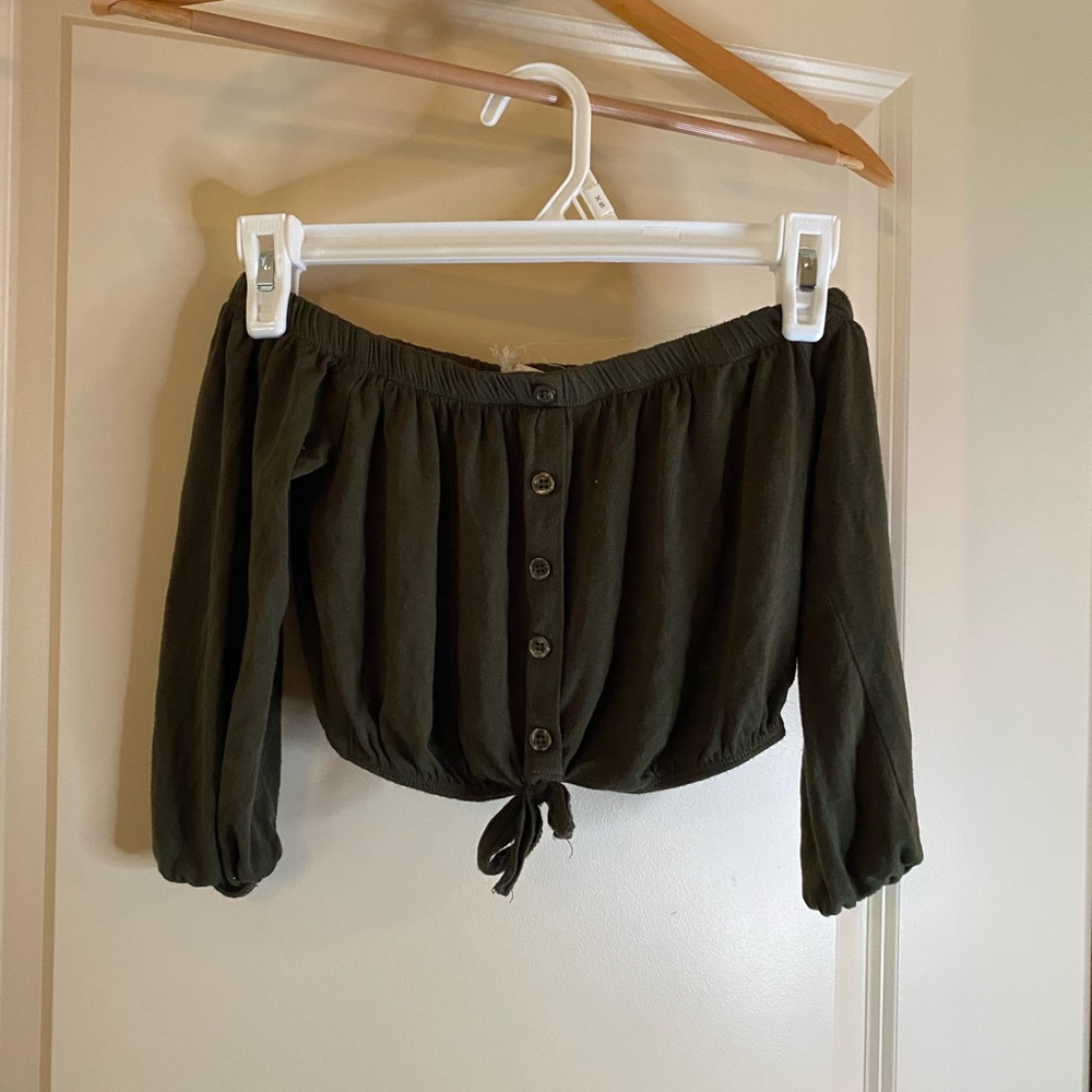 La hearts off the shoulder crop